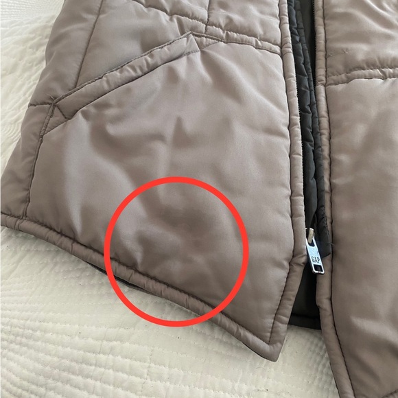 Gap Kids | Boys Size 10 Lightweight Puffer Vest - Picture 4 of 4